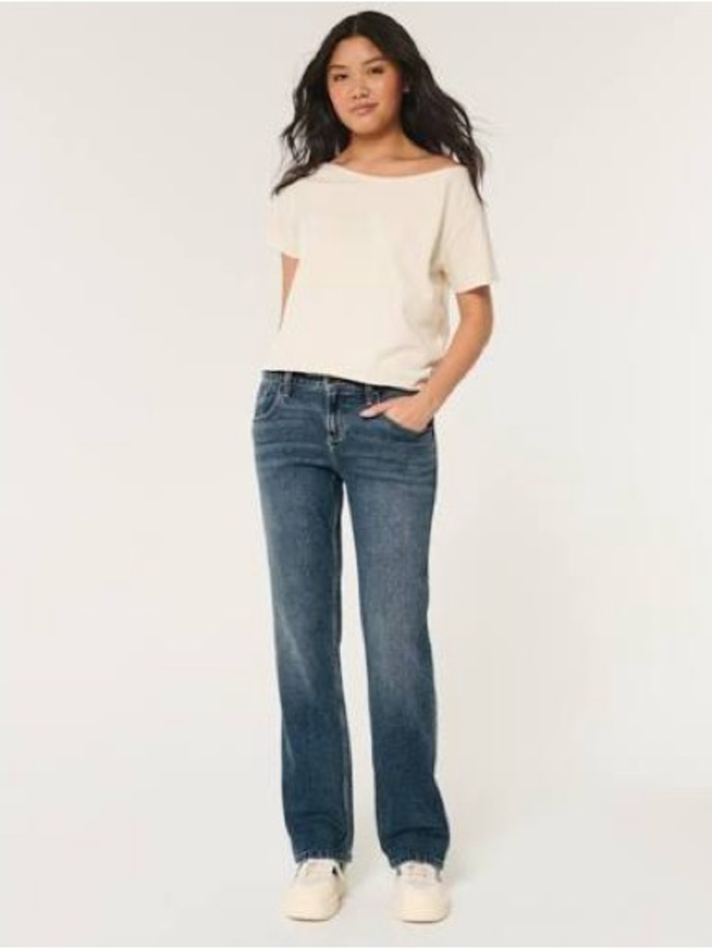 Hollister Women’s Low Rise Relaxed Straight Jeans in Medium Blue